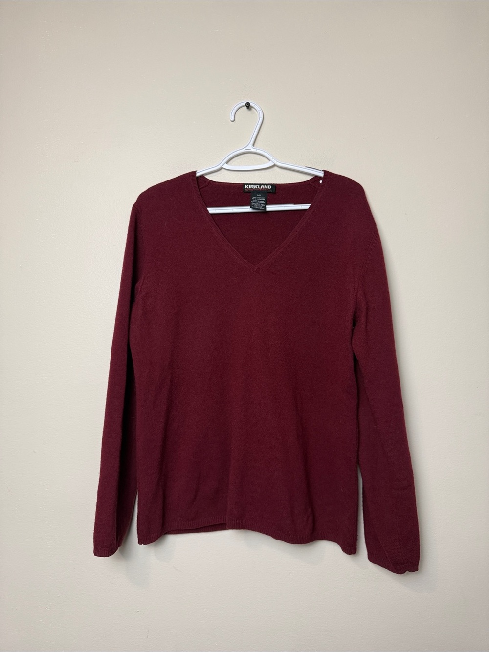 Kirkland Signature 100% cashmere V-Neck Sweater in Deep Wine size L